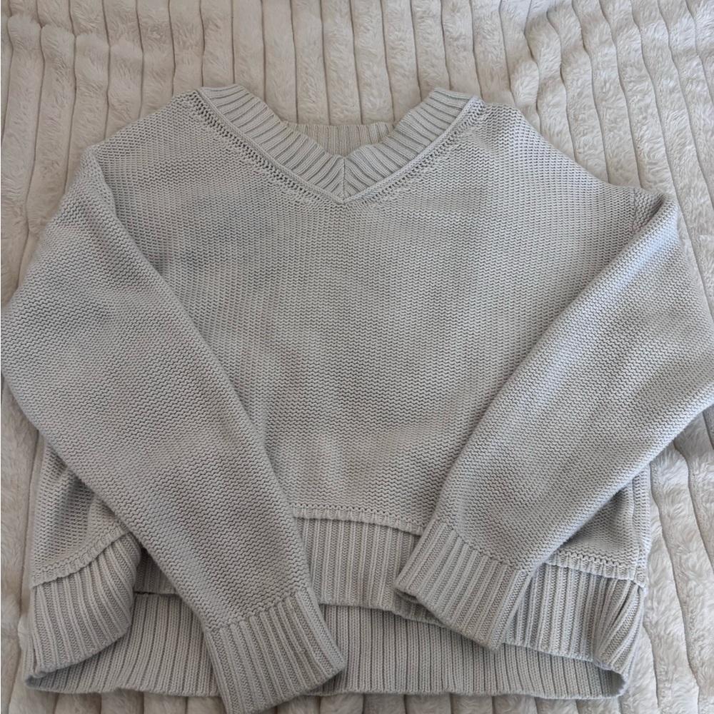 Women's white knit V-Neck Sweater